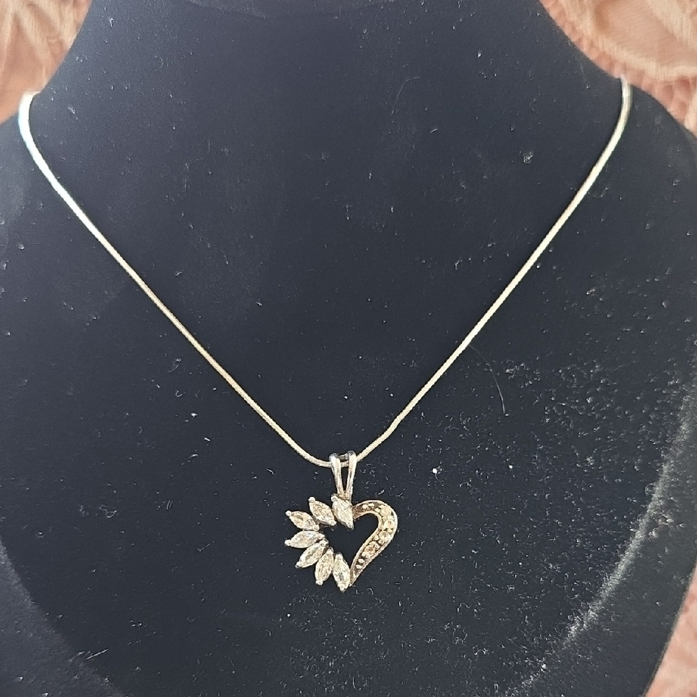 Vintage Elegant Sterling Silver Heart Pendant Necklace